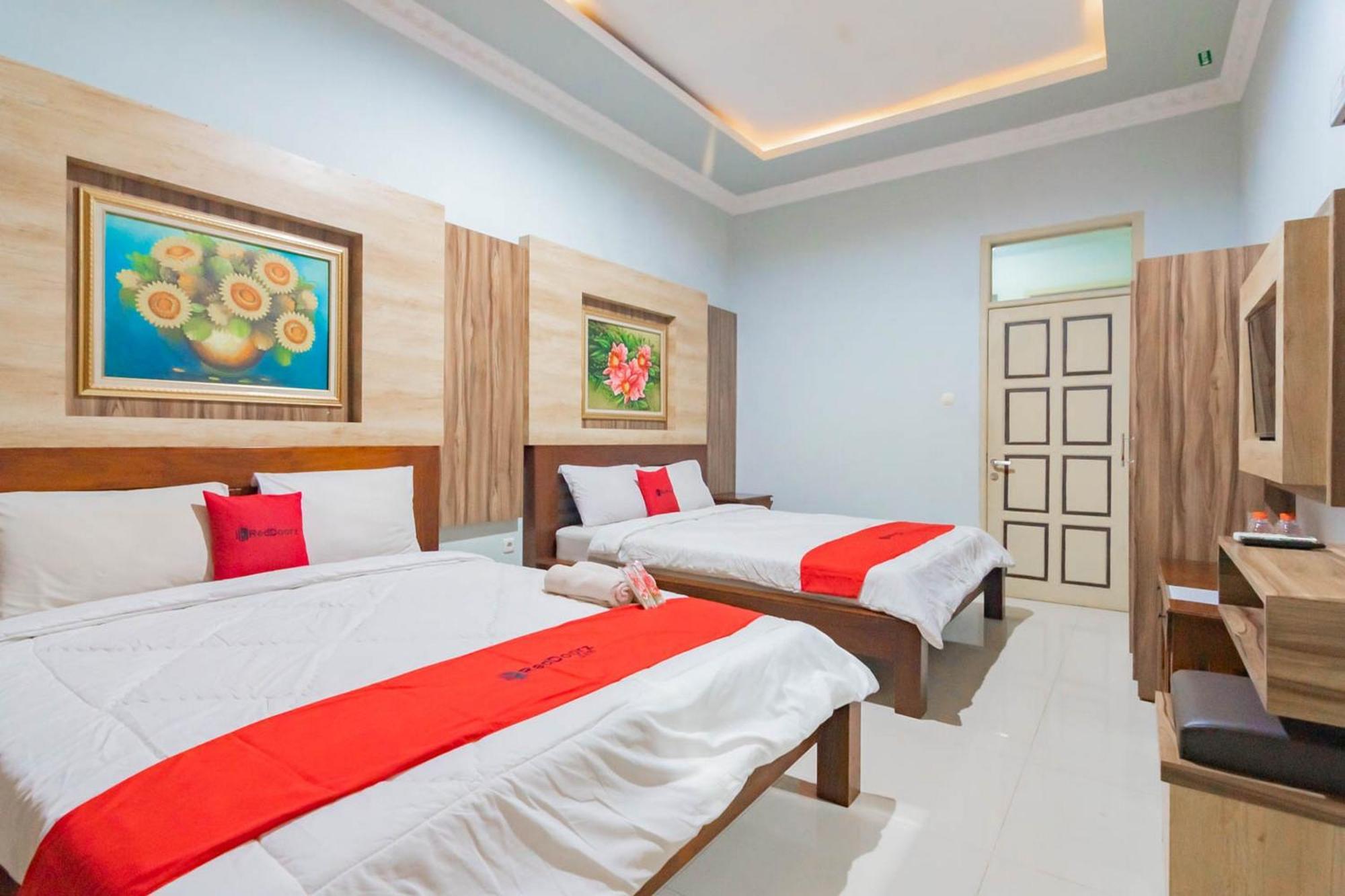 Reddoorz Resort Premium @ Sangkan Hurip Kuningan Exterior photo