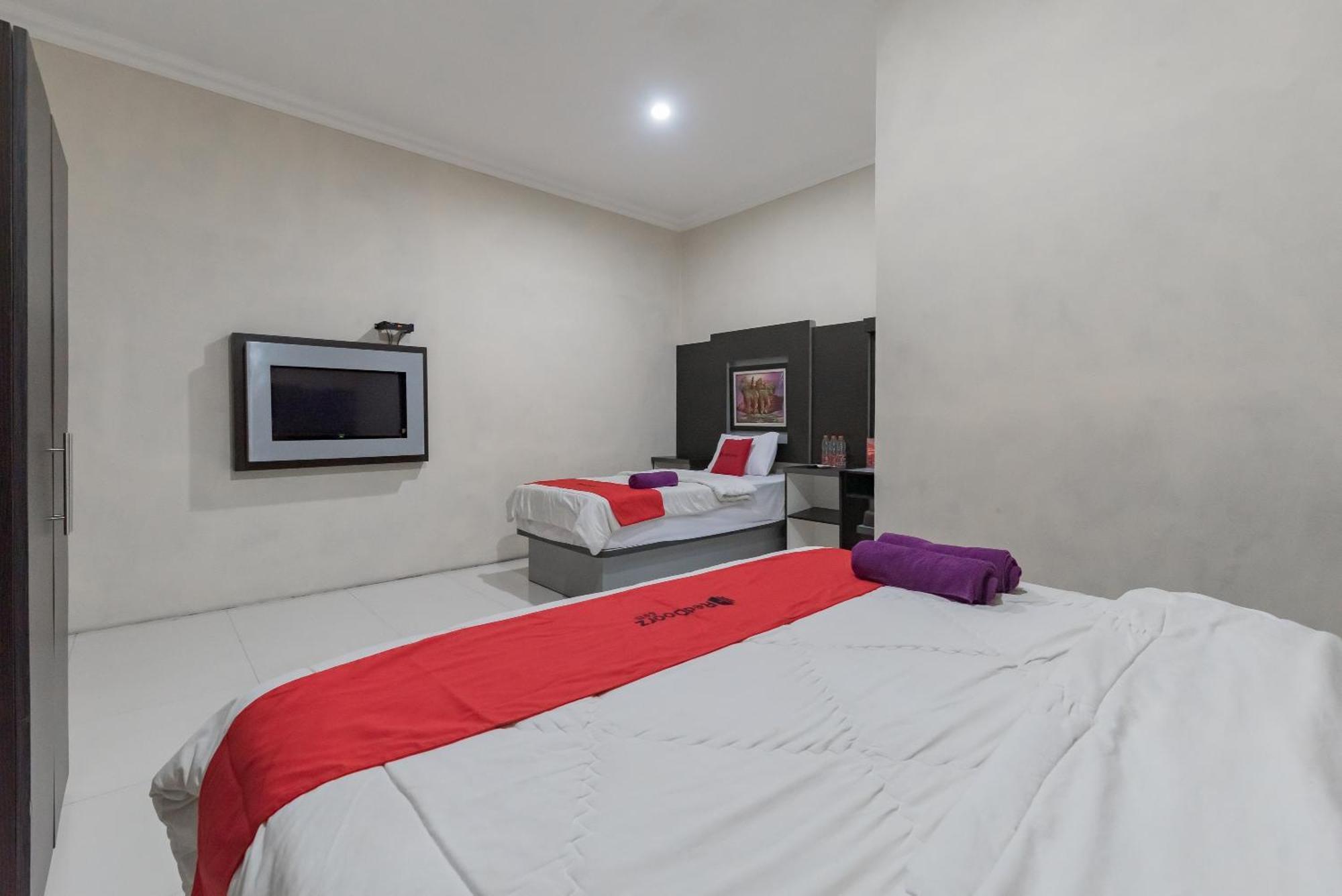 Reddoorz Resort Premium @ Sangkan Hurip Kuningan Exterior photo